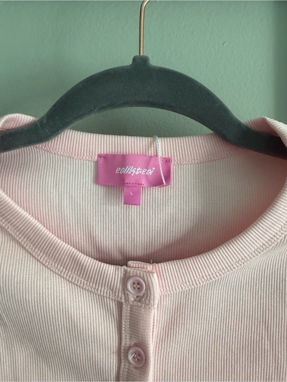 Edikted Pastel Pink Ribbed Button-Front Crop Tank - Picture 4 of 5